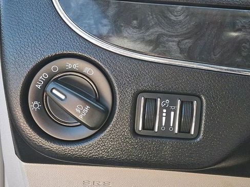 Used 2014 Chrysler Town & Country Touring FWD image 24
