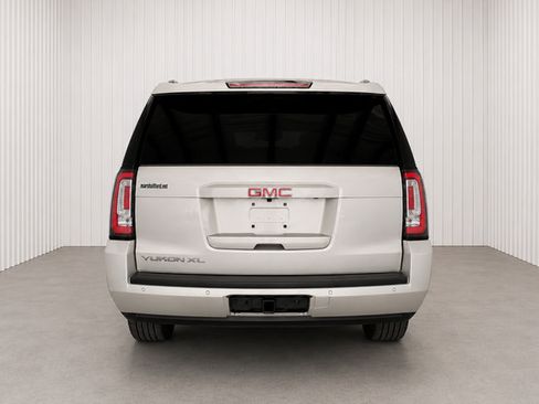 Used 2017 GMC Yukon XL SLT AWD/4WD image 5