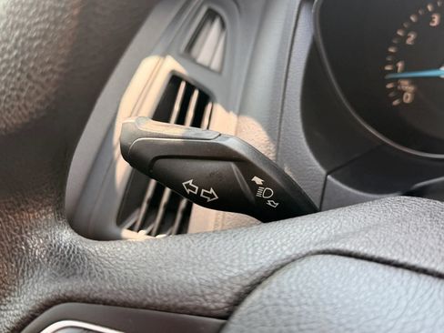 Used 2015 Ford Focus SE FWD image 38