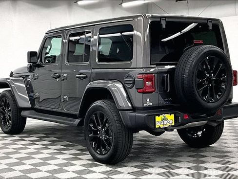 Used 2025 Jeep Wrangler Unlimited Sahara AWD/4WD image 2
