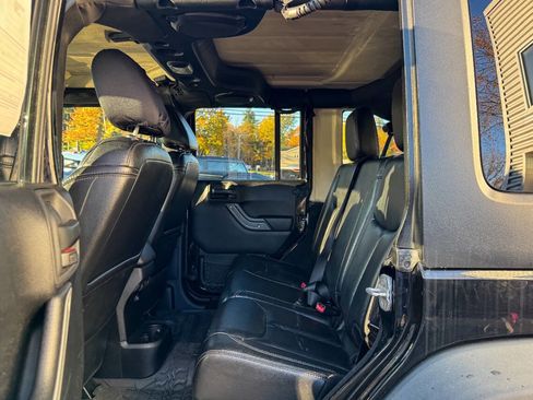 Used 2013 Jeep Wrangler Unlimited Rubicon w/ Dual Top Group image 18