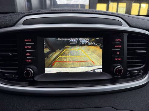 Used 2019 Kia Sorento FWD V6 image 31