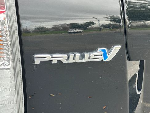 Used 2017 Toyota Prius V Two w/ Carpet Mat Package image 37