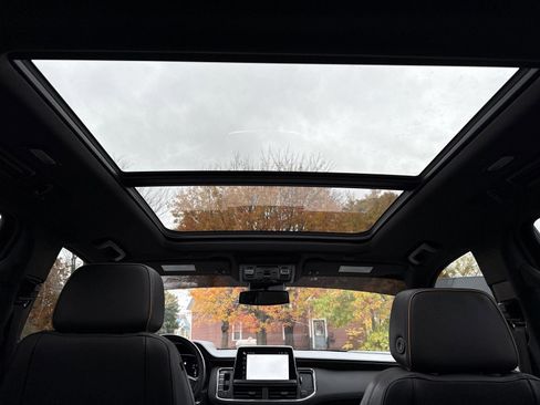 Used 2023 GMC Yukon XL AT4 w/ Technology Package image 24