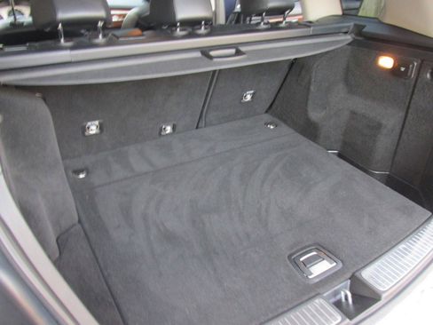 Used 2022 Land Rover Defender 110 SE image 57