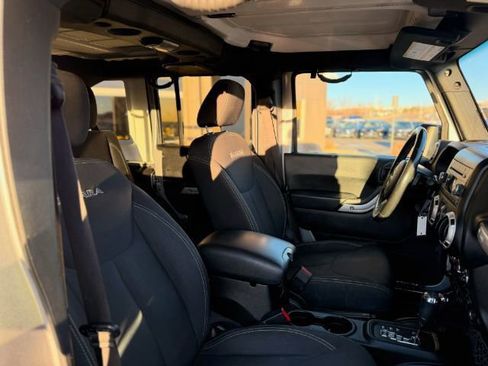 Used 2018 Jeep Wrangler Unlimited Sahara AWD/4WD image 24