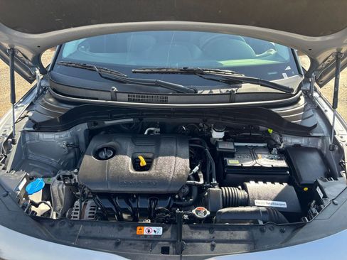 Used 2025 Kia Soul LX w/ LX Technology Package FWD image 30