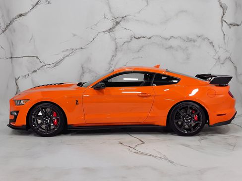 Used 2021 Ford Mustang Shelby GT500 w/ Carbon Fiber Track Pack image 9