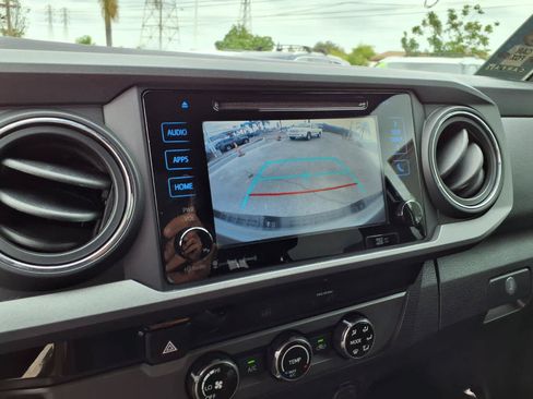 Used 2018 Toyota Tacoma TRD Sport RWD image 22