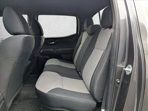 Used 2022 Toyota Tacoma TRD Off-Road image 18