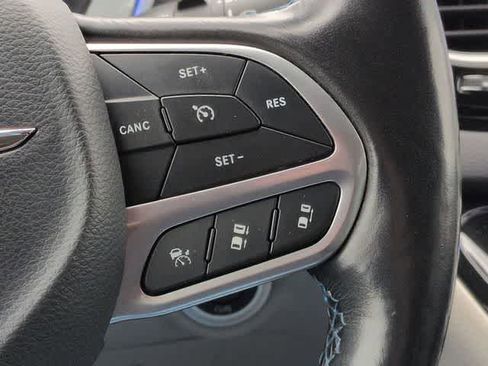 Used 2021 Chrysler Pacifica Touring-L image 25