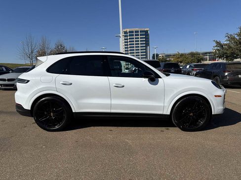 Used 2025 Porsche Cayenne image 7