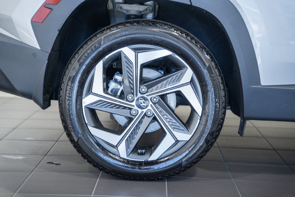 Used 2024 Hyundai Tucson Limited AWD/4WD image 17