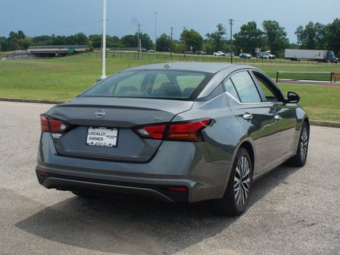 Used 2024 Nissan Altima 2.5 SV FWD image 19