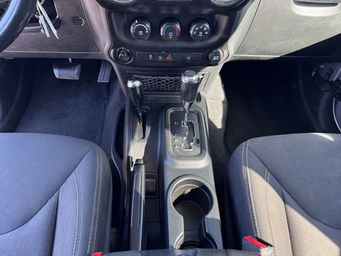 Used 2018 Jeep Wrangler Unlimited Sahara image 15