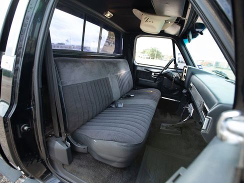 Used 1986 Chevrolet C/K Truck 2500 image 4