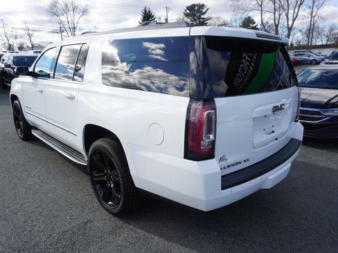 Used 2018 GMC Yukon XL SLT w/ Premium Edition image 9