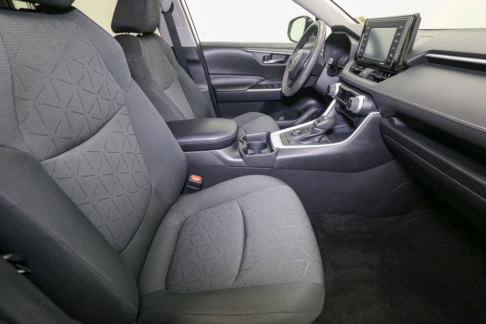 Used 2021 Toyota RAV4 XLE AWD/4WD image 18