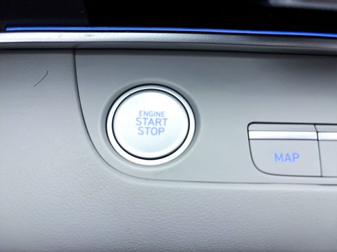 Used 2024 Hyundai Elantra Limited FWD image 27