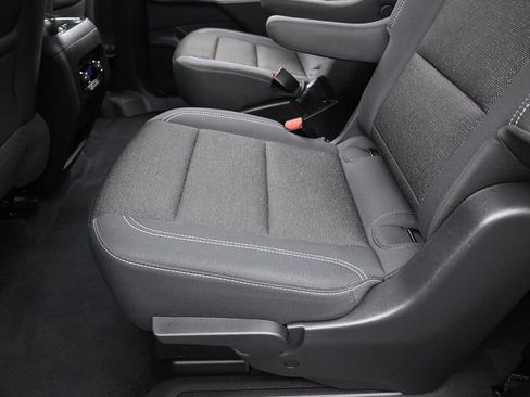 Used 2025 Chevrolet Traverse LT FWD image 32