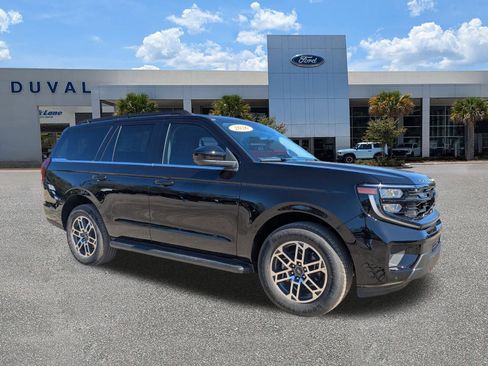 New 2026 Ford Expedition Active image 2