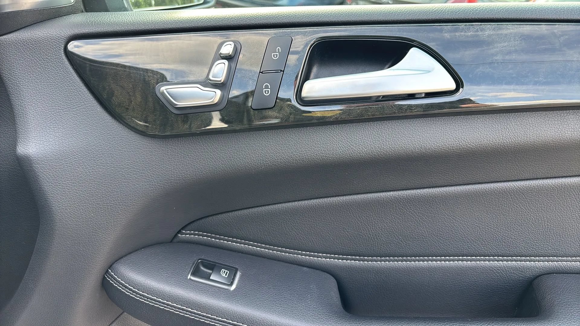 Used 2018 Mercedes-Benz GLE 350 4MATIC image 43