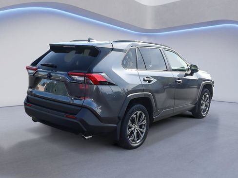 Used 2022 Toyota RAV4 XLE Premium AWD/4WD image 7