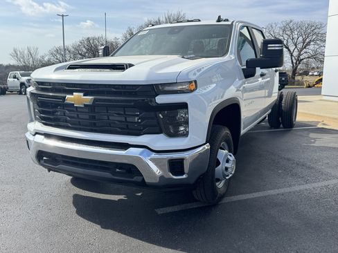 New 2026 Chevrolet Silverado 3500 W/T image 2