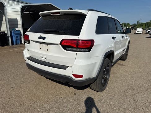Used 2019 Jeep Grand Cherokee Laredo AWD/4WD image 3