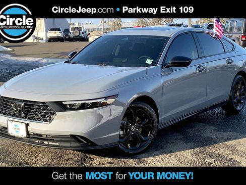 Used 2025 Honda Accord SE image 1