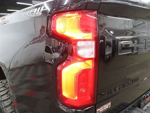 Used 2020 Chevrolet Silverado 1500 LT Trail Boss AWD/4WD image 9