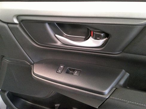 Used 2018 Honda CR-V LX image 32