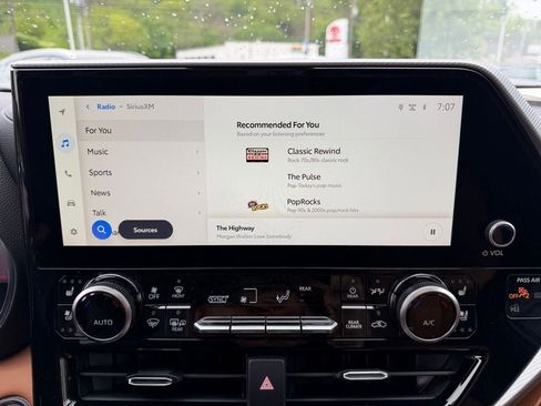 New 2026 Toyota Highlander Platinum AWD/4WD image 19