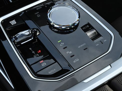 New 2026 BMW 760i xDrive w/ Executive Package image 18