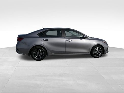 Used 2023 Kia Forte LXS image 2