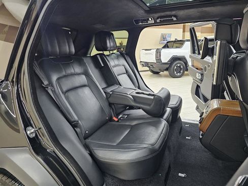 Used 2021 Land Rover Range Rover Long Wheelbase Autobiography image 22