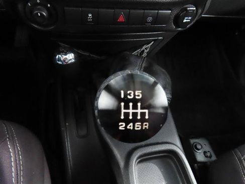 Used 2013 Jeep Wrangler Unlimited Rubicon w/ Connectivity Group AWD/4WD image 22