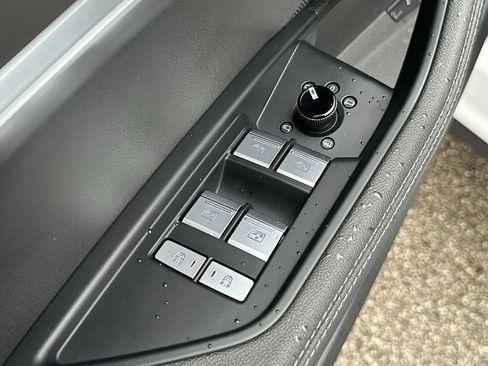 Used 2024 Audi Q8 e-tron Premium Plus w/ Premium Plus Package image 18