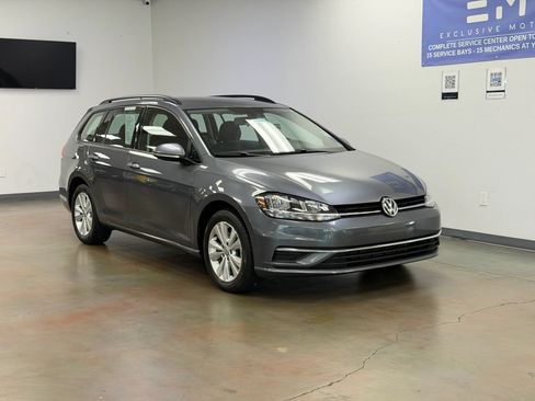 Used 2019 Volkswagen Golf S AWD/4WD image 2