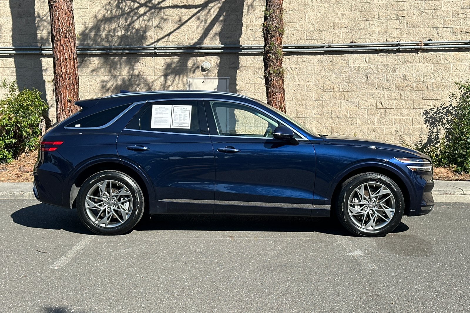 Used 2025 Genesis GV70 2.5T AWD/4WD image 2
