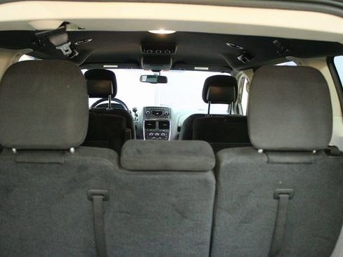 Used 2016 Dodge Grand Caravan SE image 15