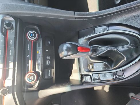 Used 2019 Hyundai Veloster 2.0 Premium image 25