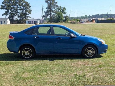 Used 2010 Ford Focus SE image 2