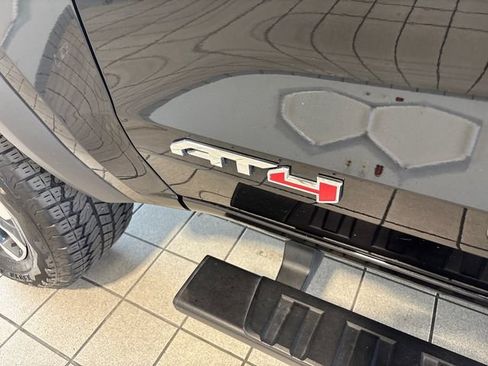 Used 2024 GMC Canyon AT4 w/ AT4 Premium Package AWD/4WD image 6