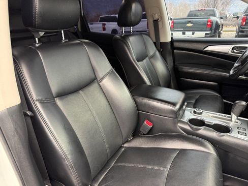 Used 2019 Nissan Pathfinder SL image 26