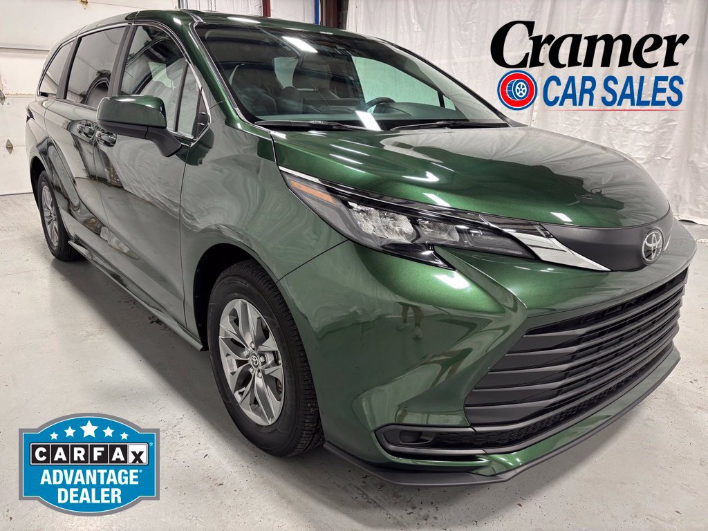 Used 2026 Toyota Sienna LE FWD image 1