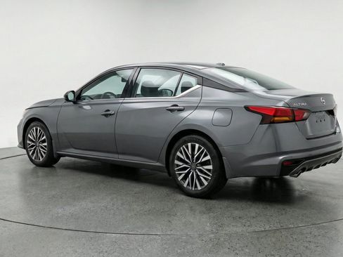 Used 2025 Nissan Altima 2.5 SV FWD image 6