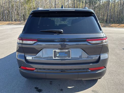 New 2025 Jeep Grand Cherokee Altitude image 7