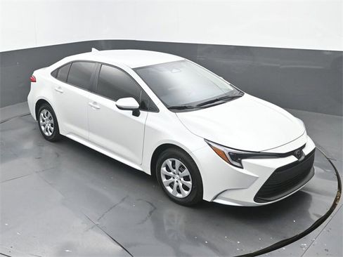 Used 2026 Toyota Corolla LE image 27