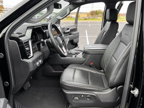 Used 2025 GMC Sierra 2500 Denali image 2